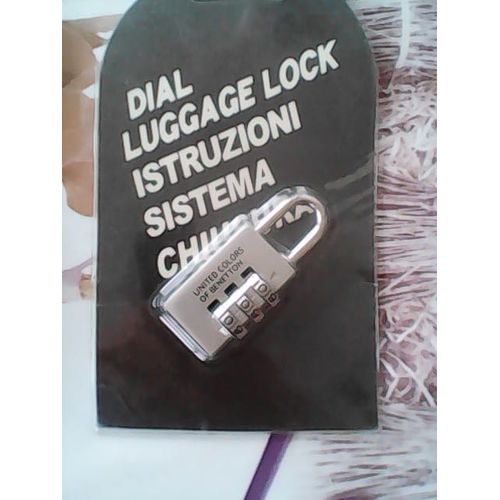 Cadenas à code DIAL dans son - United Colors of Benetton