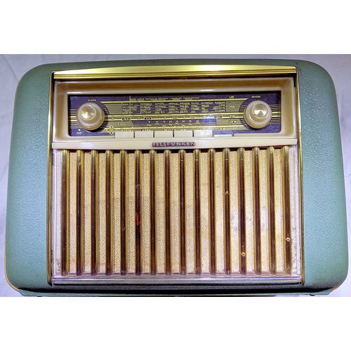 Ancienne radio portable à lampes TELEFUNKEN BAJAZZO 56