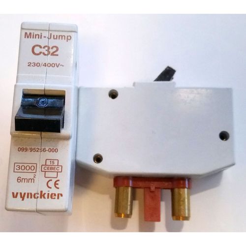 32A disjoncteur automatique fusible à broches 20mm 32A 220V à 400V CEBEC 3000