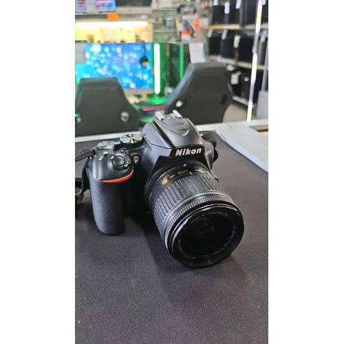 Reflex nikon D3500 + 18 - 55MM (manque caoutchouc du viseur)