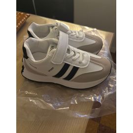 Baskets Garçon 31 Mais C’Est Plutôt Une Pointure 30. Neuve