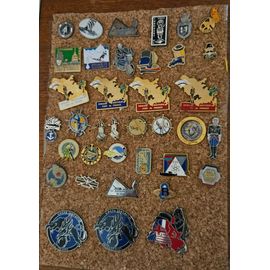Lot De 37 Pin'S Gendarmerie Tous Différents "Avec Attaches"