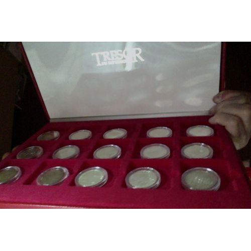 Coffret "La Révolution Française" De Couleur Rouge