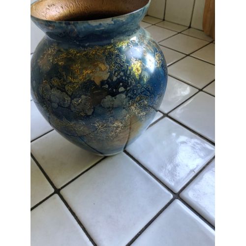 vase en verre bleu
