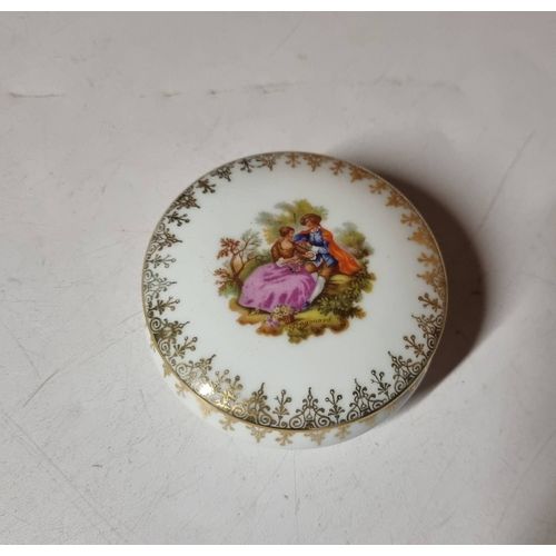 boite a bonbon sucrier porcelaine limoges blanche et scène galante fragonnard avec dorure ancien
