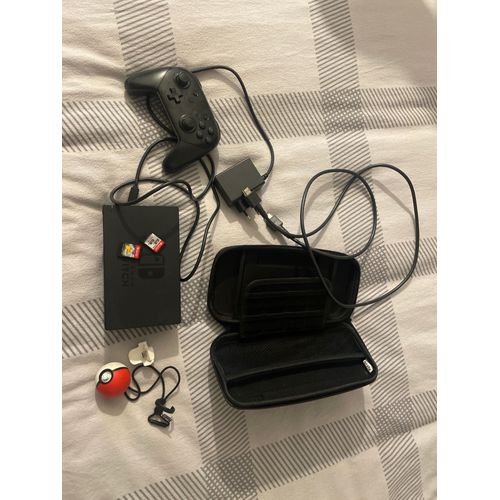 Socle Et Câble De Recharge Switch + 2 Jeu Pokémon Pikachu Et Pokémon Tournament Avec Protection Switch + Manette Pro Switch
