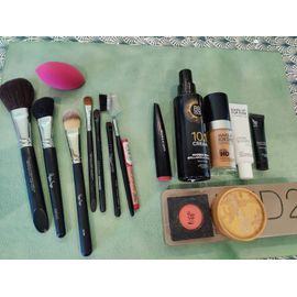 Lot De Maquillages Peu Utilisé 