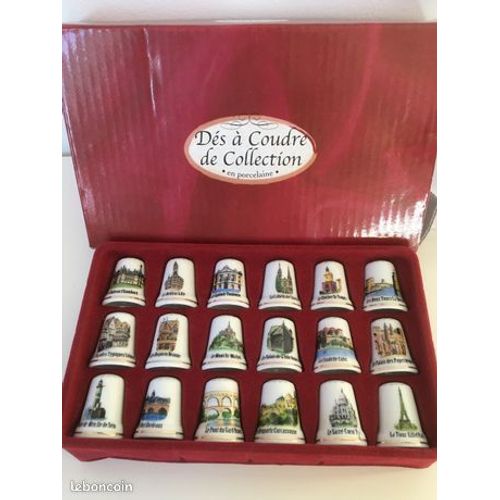 Lot De 18 Dés À Coudre En Porcelaine. Les Monuments De France.
