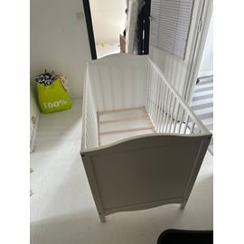 Lit à barreaux pour bébé avec son matelas