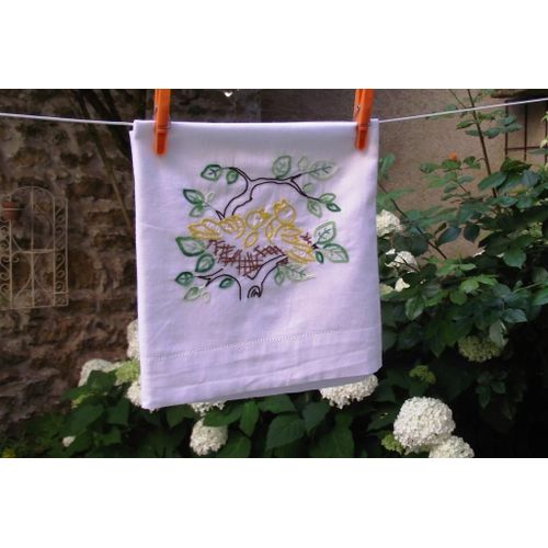 Broderie faite main pour berceau de poupée ou bébé ancien petit drap de landau Vintage année 1984