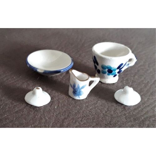 Lot De Vaisselle En Faïence Pour Maison De Poupée