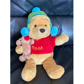 PELUCHE WINNIE L'OURSON DISNEY STORE BONNET ÉCHARPE HIVER 30 CM