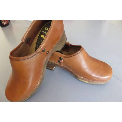 Sabots Fermés Cuir Et Bois Taille 34