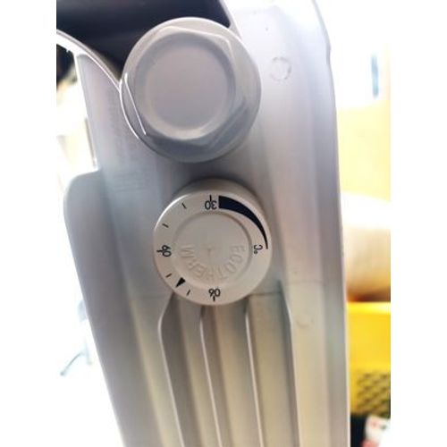 Radiateur électrique à fluide caloporteur de marque ECOTHERM, puissance estimée à 1800W, idéal pour chauffer une pièce de 15 à 20 m².