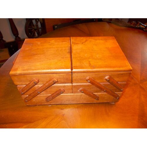 BOIS MASSIF TRAVAILLEUSE BOITE A OUVRAGE STYLE ANCIEN  COFFRE PLUSIEURS COMPARTIMENTS DEPLOIEMENT LARGE CAISSE DE RANGEMENT COUTURE TRICOT MERCERIE DECORATION RANGER NECESSAIRE COUDRE TRICOT ETC