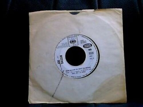 Me Que Me Que  - Mon Village Du Bout Du Monde