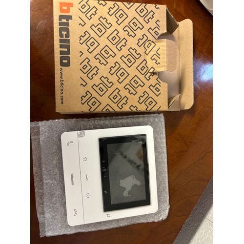 Poste intérieur visiophone Bticino Classe 100 - Vidéo couleur- écran 5"- mains-libresVoir les détai