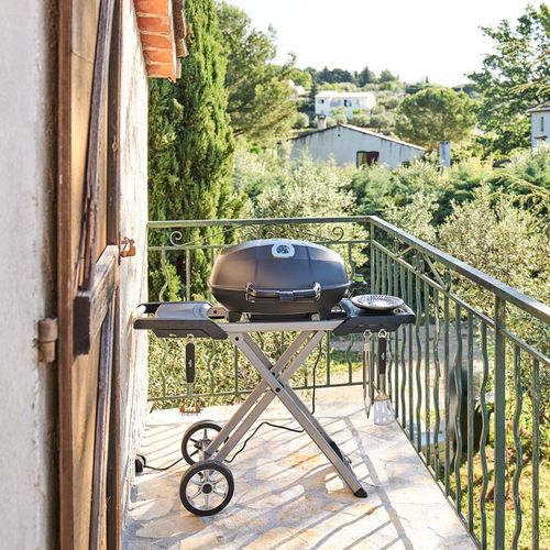 Barbecue électrique Napoleon TravelQ Pro 285E sur chariot pliable