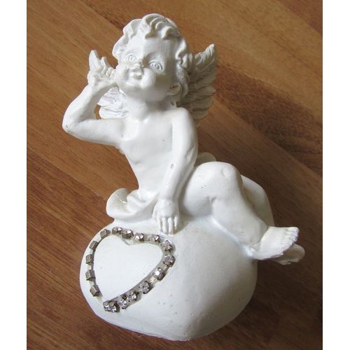 Déco Noël figurine d'angelot avec coeur en faux diamants