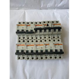 10x Disjoncteur multi9 C60N C6 Courbe C 6 - MERLIN GERIN (24200)
