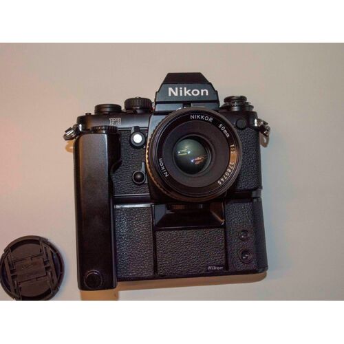 Nikon F3 + Motor Drive MD-4 + Nikkor 50mm f2 AI + Nikon MF-14 Dos dateur.