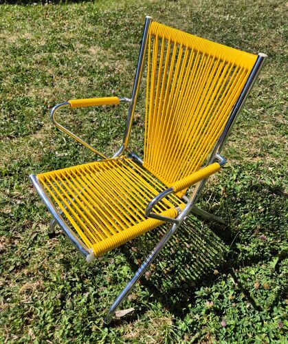 Chaise scoubidou enfant vintage structure métal chromé et assise jaune pliante Année 60/70