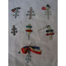 Ww2 France Broche/Pendentif Francaise Croix De Lorraine Couleur Bleue Blanc Rouge 1 Au Choix Lot 2