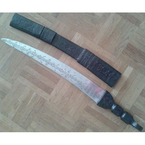 Sabre Malgache 54cm Lame Gravée Fourreau En Cuir Ouvragé Avec Anneau À La Base De La Poignée Fin Xixème