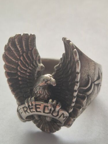 Bague Ancien En Métal Argenté.