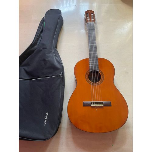 Guitar Classique Yamaha Taille Moyenne 