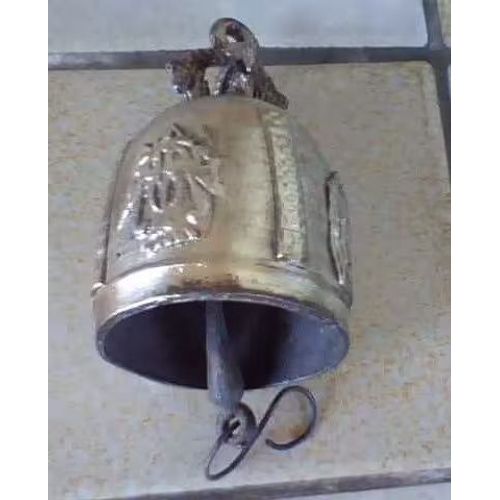 Cloche ancienne en Laiton Avec Grelot - Motifs Religieux Hindous - Hauteur 09cm - Diamètre 05 Cm Environ - Origine Et Date Non Connues