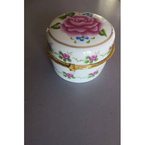 Ancienne Boite Ronde En Porcelaine