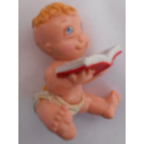 Figurine Bébé Avec Livre