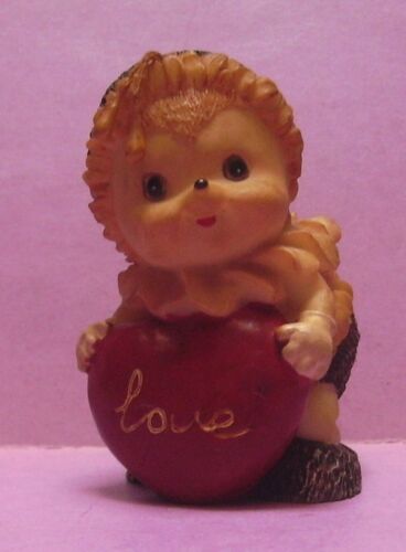 Figurine / Bibelot / Statuette /  " Abeille Avec Coeur Love "