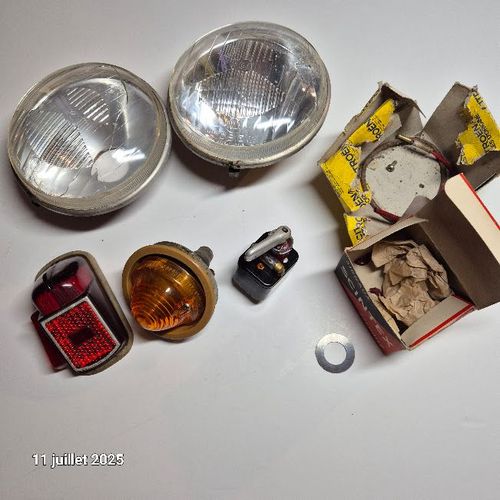 Lot De 2 Phares, 1 Commutateur Ctx C2, Cabochon Feux Arrière Droit 2cv Citroën Et 1 Feu Arrière