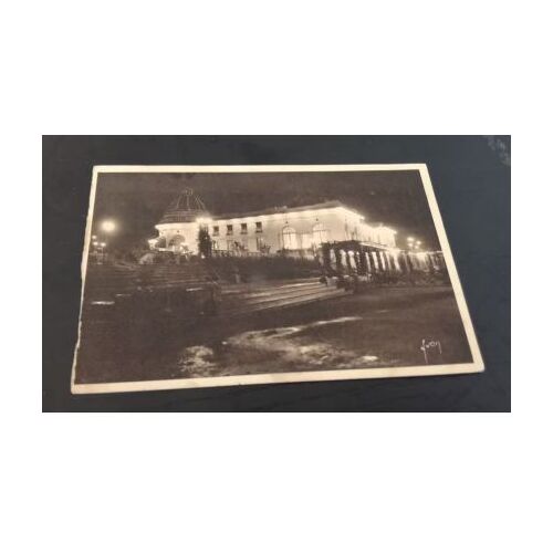 Carte Postale Bagnoles-De-L'orne - Jardins Du Casino Du Lac, La Nuit En L'état Sur Les Photos