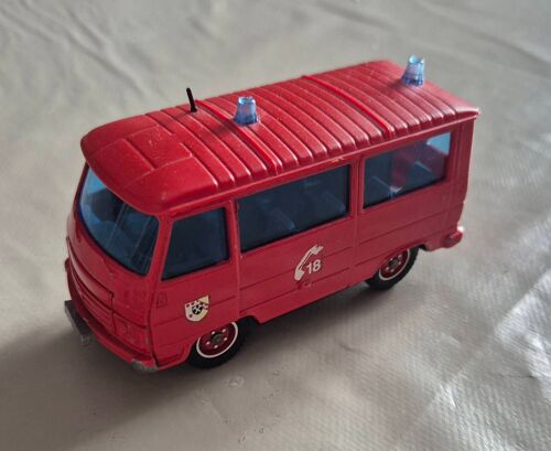 Solido toner gam camion pompier Peugeot J9 rouge 1/50