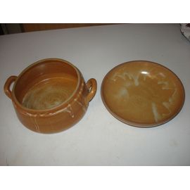 Assiette Creuse Et Pot En Terre Cuite