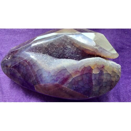 Géode Agate Teintée Violet. Pendentif À Facettes Sur Toute La Pierre Et Magnifique Formation De Cristal ! Longueur 6.5 Cm Une Des Plus Belles De Ma Collection. Lot 534