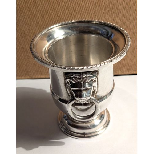 Timbale en métal argentée "lion" - Viders of Sheffield