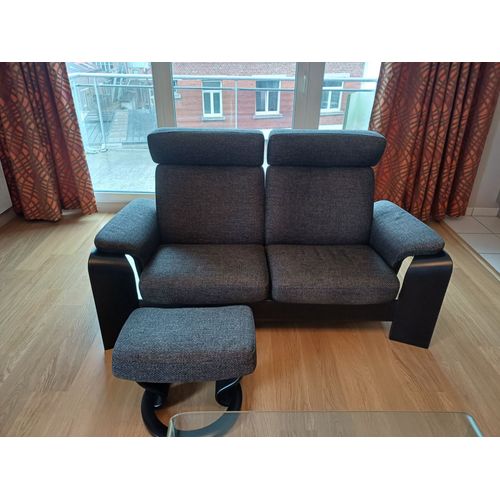 Canapé Stressless 2 Places Haut Pégasus En Tissu Anthracite 167x 100x 110 Et Son Pouf Orion 37x53x41