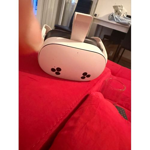 Je vends mon casque meta quest 3 s presque jamais servi 