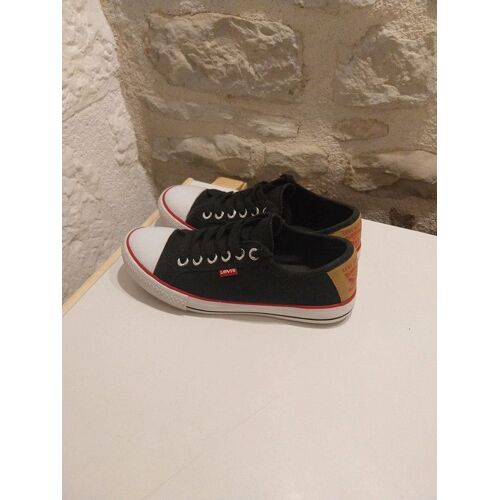Chaussures Mixte Levi's Taille 39 En Tres Bon Etat