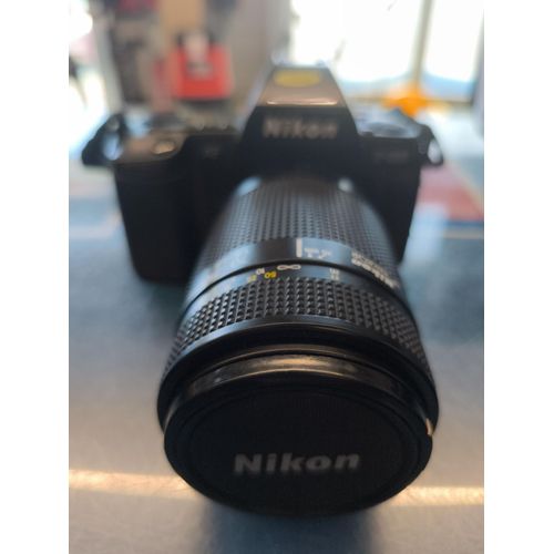 Appareil Photo Argentique Nikon F-801 Avec Objectif, sacoche et Flash.