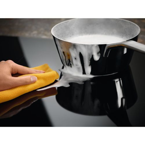 Electrolux Plaque de cuisson Induction Noire Série 600 Bridge 60 cm Zone Flexible LIV633 Noir