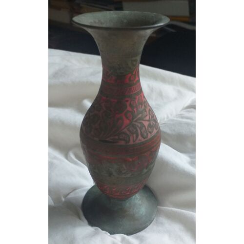 Petit vase cuivre hauteur 120mm diamètre 48mm. JE N'ACCEOTE QUE LES ENCOIS MONDIAL RELAIS TOUT AUTRE DEMANDE ENTRAINERA L'ANNULATION DE LA VENTE.MERCI DE RESPECTER MES CONDITIONS LIVRAISON PLUS RAPIDE