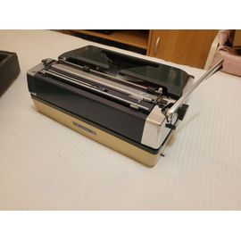 Machine À Ecrire En Très Bon État