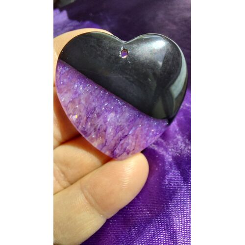 Agate Pendentif En Forme De Coeur. Violet Et Noir. 4.5 Cm. Magnifique Couleurs, Très Belle Forme De Coeur, Une Des Plus Belles Pierres De Ma Collection. Parfaite Idée De Cadeau. Lot 611