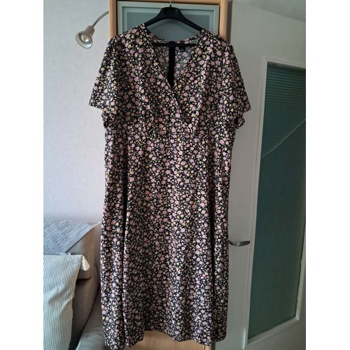 Robe Neuve Taille 50-52 Noir Motif Floral