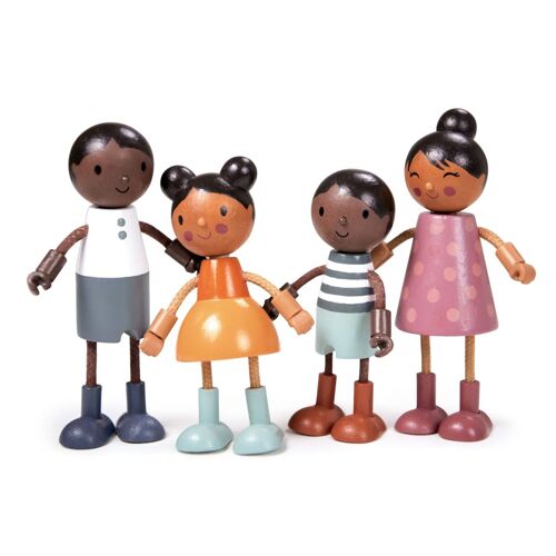 Famille de poupées en bois